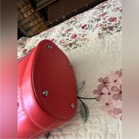 MCM BUCKET SATCHEL In Excellent Used Condition.   Absolutely Beautiful Firey Red - Picture 7 of 13